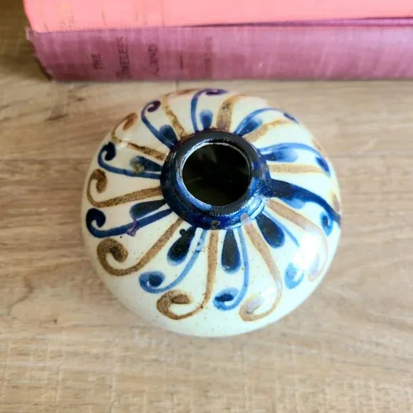 Hand painted ceramic bud vase. - Picture 2 of 4
